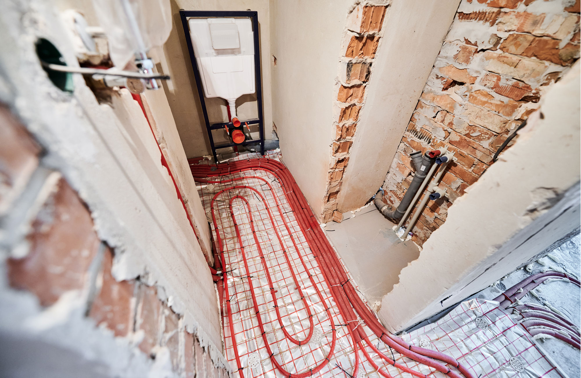 toilet-room-with-heated-floor-before1